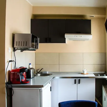 Mungo Jerry & In The Old Town Apartment *